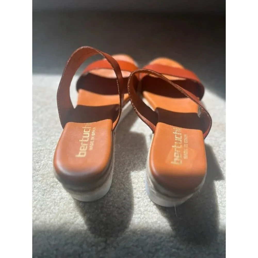 Bertuchi brown leather women sandals